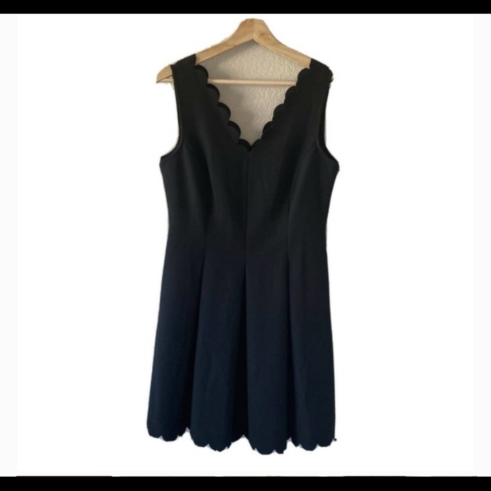 Banana Republic scalloped dress w/pockets. - Picture 2 of 2